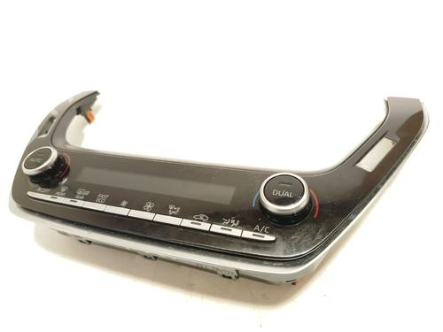 Climate control TOYOTA COROLLA Saloon (_E21_) 1.8 VVTi Hybrid (ZWE211, MZEA12) | BP33324901I5 - Image 3