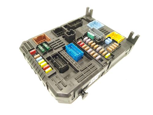 Used Fuse box Fuse box 39023090 39023090