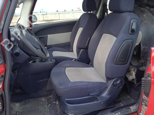 Left headlight PEUGEOT 1007 (KM_) 1.4 HDi | BP29402800C28