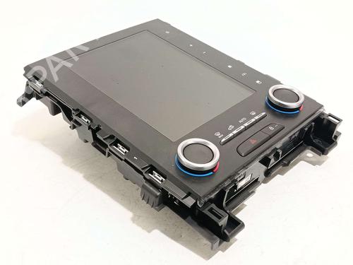 display-renault-megane-iv-hatchback-b9amn_-2015-39005506 main image