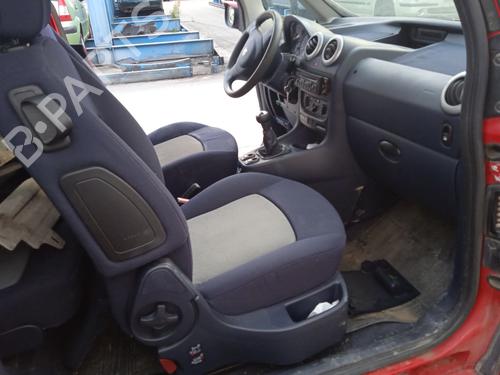 Left headlight PEUGEOT 1007 (KM_) 1.4 HDi | BP29402800C28