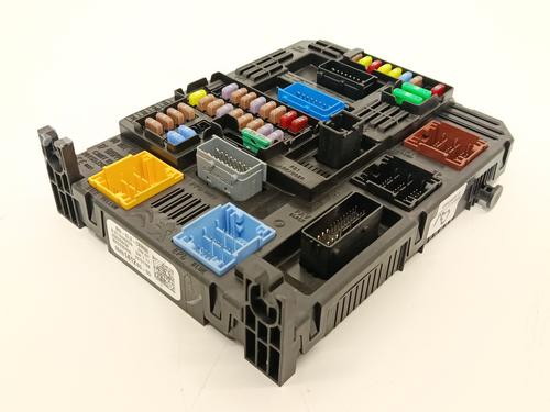 Used Fuse box Fuse box 36996914 36996914