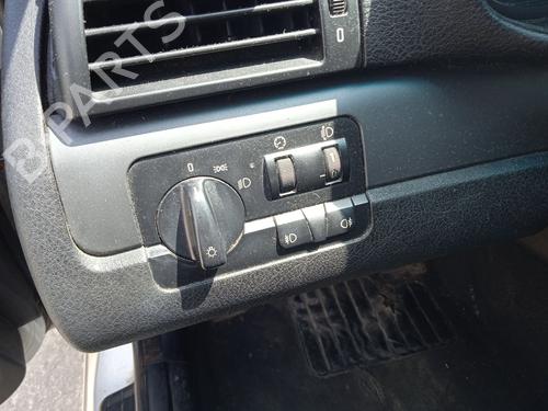 Left headlight BMW 3 (E46) 320 d | BP26948557C28 