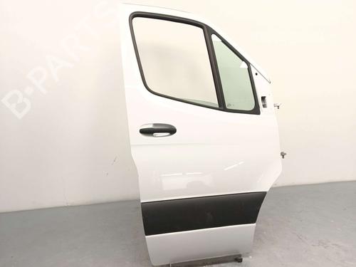 Used Right front door Right front door MERCEDES-BENZ SPRINTER 4-t Van (B907, B910) 419 CDI RWD (907.643, 907.645, 907.647) (190 hp) 40009964 40009964
