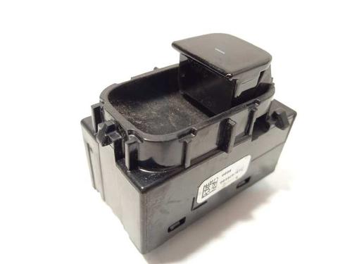 right-rear-window-switch-tesla-model-3-5yj3-ev-awd-108103801e-2017-10146332 main image
