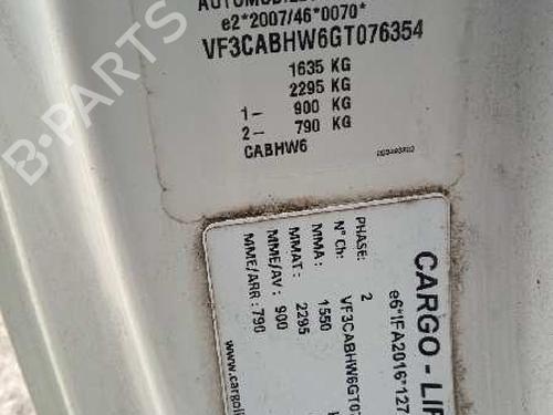 Fuse box PEUGEOT 208 I (CA_, CC_) 1.6 BlueHDi 100 | BP7578648E1 