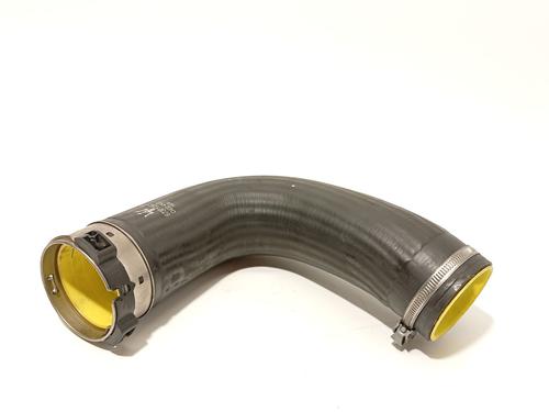 pipe-maserati-levante-suv-m161-2016-33649977 main image