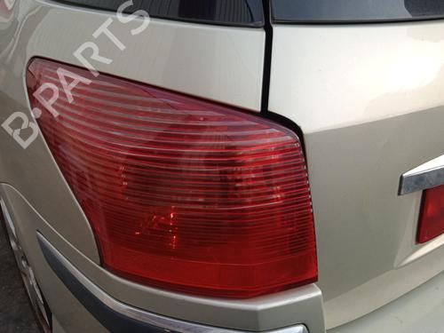 Right headlight PEUGEOT 407 SW (6E_, 6D_) 2.0 HDi 135 | BP31061038C29