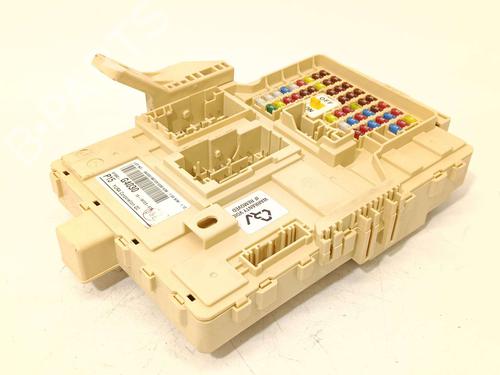Used Fuse box Fuse box 38016922 38016922