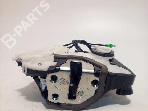 Used Front right lock TOYOTA YARIS (_P13_) 1.3 (NSP130_, NSP130) (99 hp) 4882767