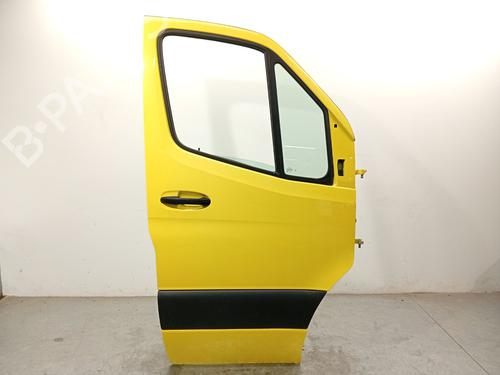 Used Right front door MERCEDES-BENZ SPRINTER 4-t Van (B907, B910) 419 CDI RWD (907.643, 907.645, 907.647) (190 hp) 32499150