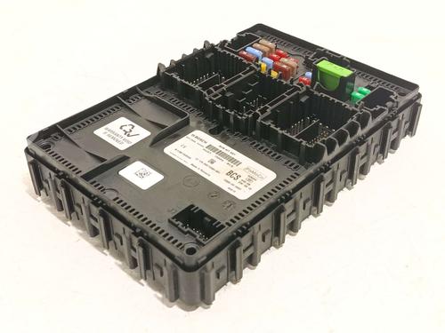 Used Fuse box Fuse box 39025544 39025544