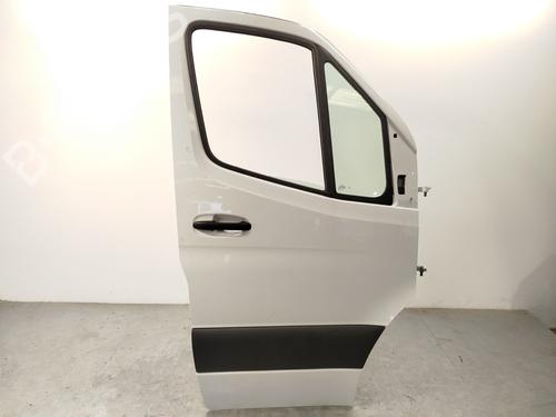 Used Right front door MERCEDES-BENZ SPRINTER 4-t Van (B907, B910) 419 CDI RWD (907.643, 907.645, 907.647) (190 hp) 28621190