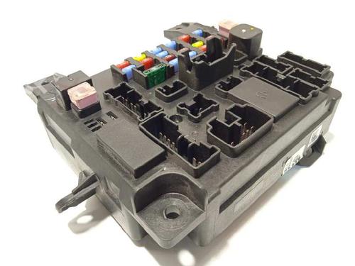 Used Fuse box Fuse box 10648906 10648906