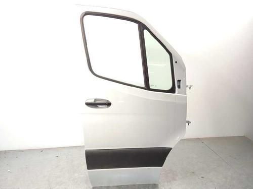 Used Right front door MERCEDES-BENZ SPRINTER 4-t Van (B907, B910) 419 CDI RWD (907.643, 907.645, 907.647) (190 hp) 26207973