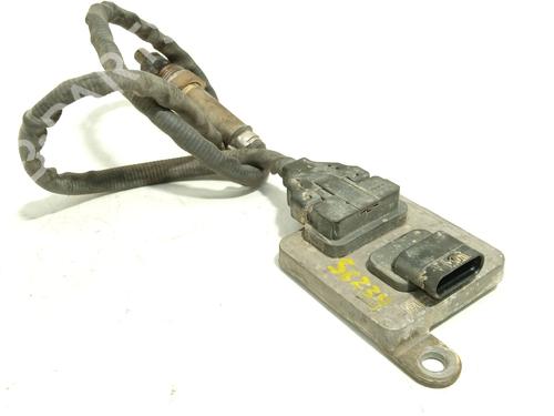 Used Electronic sensor IVECO DAILY VI Platform/Chassis 35S15, 35C15, 40C15, 50C15, 60C15, 65C15, 70C15 (150 hp) 28730859
