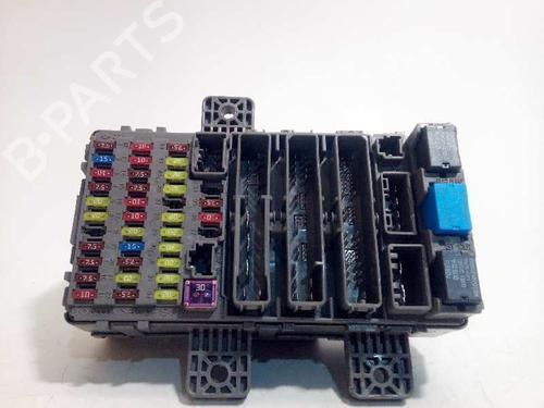 Used Fuse box Fuse box 8900252 8900252