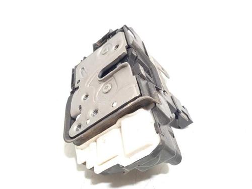 front-right-lock-volvo-v40-hatchback-525-t2-31440390-2012-2013-2014-2015-2016-2017-2018-2019-15074528 main image