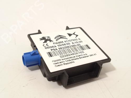 Used Antenna/Base PEUGEOT 208 II (UB_, UP_, UW_, UJ_) 1.2 PureTech 130 (131 hp) 28585072