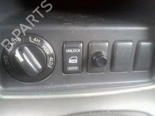 Fuse box NISSAN PATHFINDER III (R51) 2.5 dCi | BP4088076E1 - Image 24