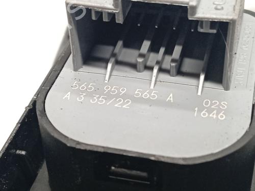 Left front window switch SKODA KAROQ (NU7, ND7) 1.5 TSI | BP34645174I27  - Image 5