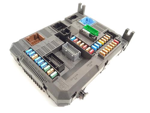 Used Fuse box Fuse box 18079542 18079542