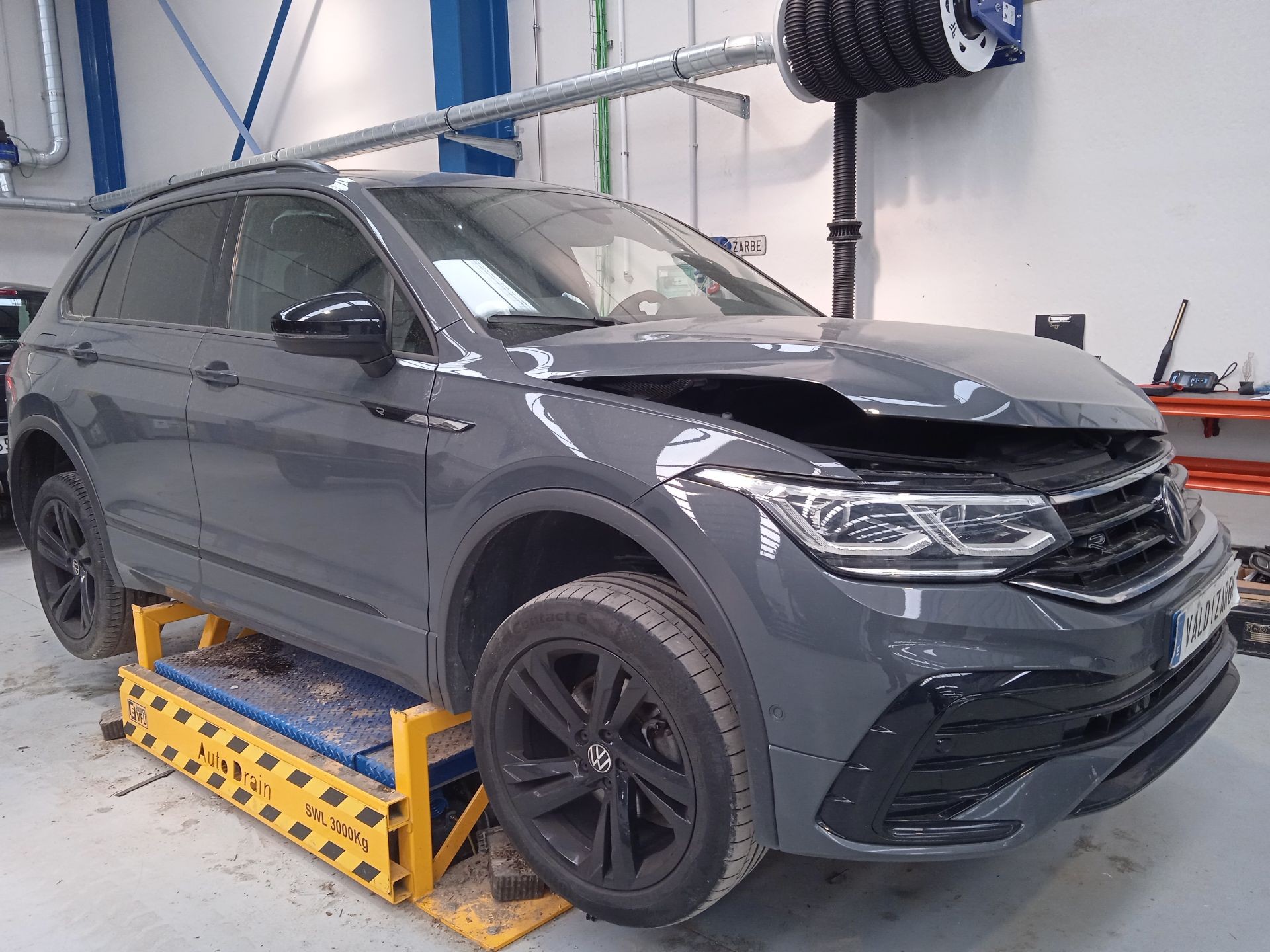 Tailgate handle VW TIGUAN (AD1, AX1) 2.0 TDI 33953206 | B-Parts