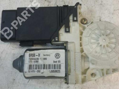 Rudehejsemotor forskærm højre SEAT LEON (1M1) [1999-2006]  2975666