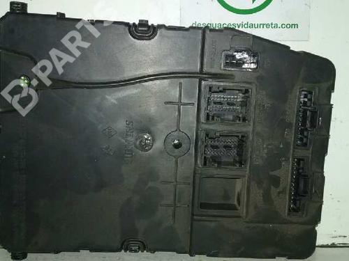 Used Fuse box RENAULT MEGANE II Saloon (LM0/1_) [2003-2025]  2224743