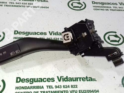Used Steering column stalk SEAT LEON (1P1) 1.9 TDI (105 hp) 1519151