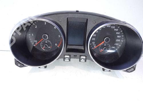Used Instrument cluster VW GOLF VI (5K1) 2.0 TDI (110 hp) 5582900