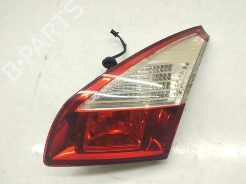 Feu de coffre droit RENAULT MEGANE III Hatchback Van (BZ_) 1.5 dCi (BZ0D, BZ1G, BZ1F, BZ1M, BZ1W, BZ0R, BZ10) (110 hp) 31929514