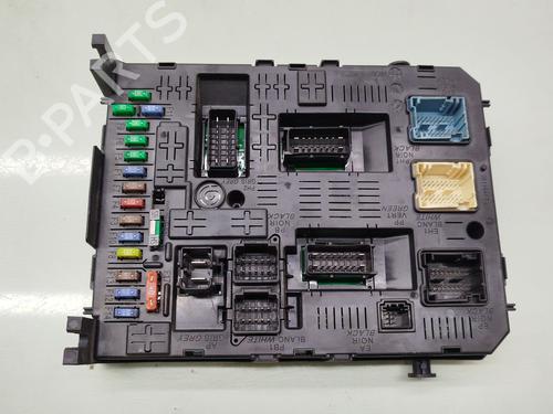 Used Fuse box Fuse box 38304010 38304010