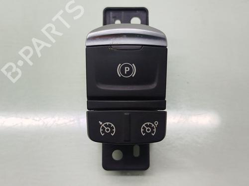 switch-renault-megane-iv-hatchback-b9amn_-2015-31929520 main image