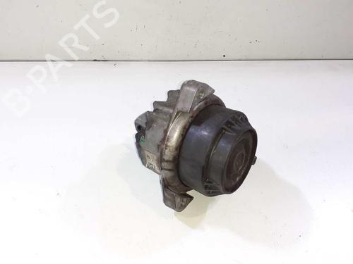 Used Engine mount BMW 5 (F10) 530 d (245 hp) 8796579