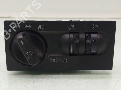 Forlygtekontakt VW TRANSPORTER T4 Bus (70B, 70C, 7DB, 7DK, 70J, 70K, 7DC, 7DJ) 2.5 TDI (102 hp) 30396378