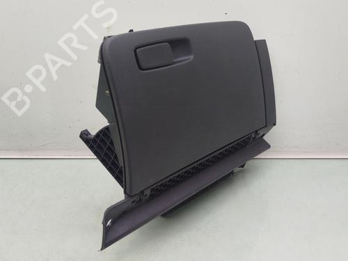 Used Glove box Glove box AUDI A1 Sportback (8XA, 8XF) 1.4 TDI (90 hp) 33677535 33677535
