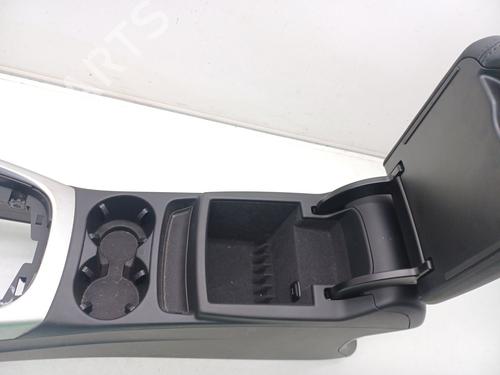 Armrest / Center console AUDI Q5 (8RB) 2.0 TDI quattro | BP32195076I20 