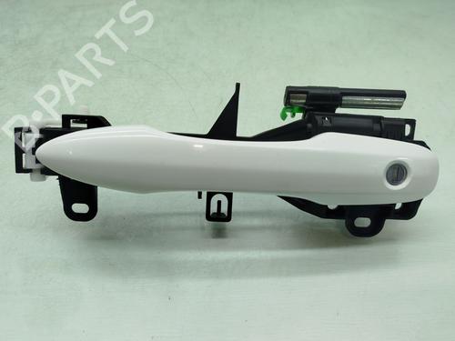 front-left-exterior-door-handle-toyota-yaris-_p21_-_pa1_-_ph1_-2020-34186344 main image