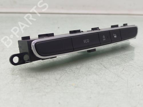 switch-renault-megane-iv-hatchback-b9amn_-2015-31929521 main image