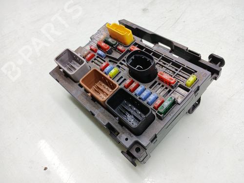 Used Fuse box Fuse box 38302016 38302016