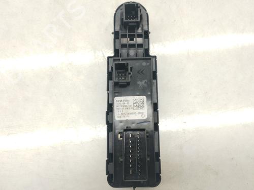 Left front window switch PEUGEOT 3008 II SUV (MC_, MR_, MJ_, M4_) 1.5 BlueHDi 130 | BP31833909I27