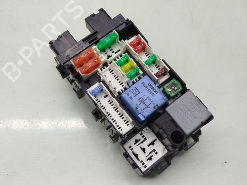 Used Fuse box PEUGEOT 3008 II SUV (MC_, MR_, MJ_, M4_) 1.2 THP/ PureTech 130 (MRHNSM, MRHNSU, MRHNSJ, MRHNYW,... (131 hp) 30578425