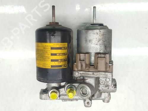 Used Brake master cylinder TOYOTA AURIS Estate (_E18_) 1.8 Hybrid (ZWE186_, ZWE186R, ZWE186H) (136 hp) 30259490