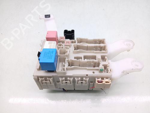 fuse-box-toyota-verso-_r2_-2009-2010-2011-2012-2013-2014-2015-2016-2017-2018-31944916 main image