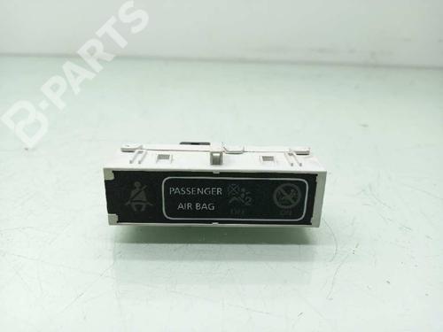 Used Switch RENAULT CLIO IV (BH_) 0.9 TCe 90 (BHNF, BHMA, BHMH, BHJK, BHJR) (90 hp) 10624013
