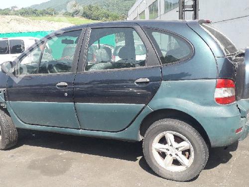 Right taillight RENAULT SCÉNIC I MPV (JA0/1_, FA0_) 1.9 dCi RX4 | BP4025771C35 