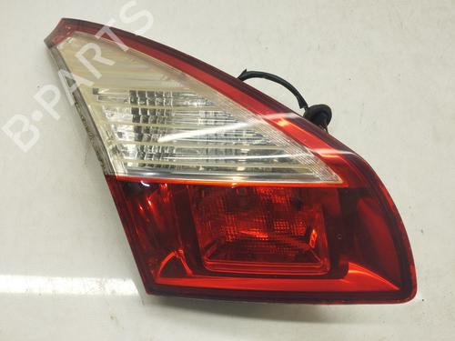 Feu de coffre gauche RENAULT MEGANE III Hatchback Van (BZ_) 1.5 dCi (BZ0D, BZ1G, BZ1F, BZ1M, BZ1W, BZ0R, BZ10) (110 hp) 31929490