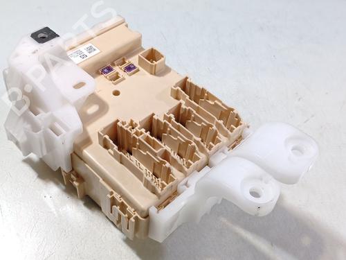 Sikringsdåse TOYOTA AURIS (_E18_) 1.8 Hybrid (ZWE186_, ZWE186R) (136 hp) 32043512