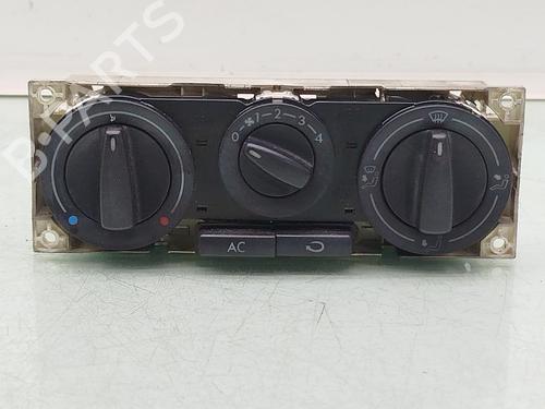 AC-Styringsenhed/Manøvreenhed VW TRANSPORTER T4 Bus (70B, 70C, 7DB, 7DK, 70J, 70K, 7DC, 7DJ) 2.5 TDI (102 hp) 30549837